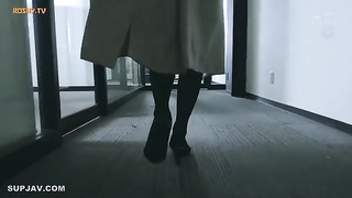 [JUQ-808] Married secretary, raw ejaculation sex filled with sweat and kisses in the president’s off 2 video