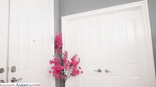 Sexy milf en vestido elegante 2 video