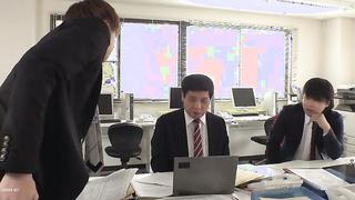 [ADN-730] The married boss unconsciously tempts in a tight skirt that emphasizes her voluptuous lowe