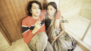 Indian girl in saree having Romantic Sex on Floor with her Boyfriend