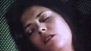 Hija se deja follar todas las noches por su padre solo para dejar que el se desahogué