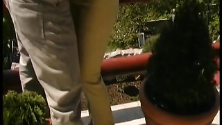 Impresionante morena alemana puta enculada antes de una corrida