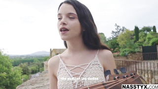 Española Ohana Petit interracial