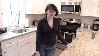 Bettie - A Mother's Creampie Desire - 24min