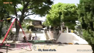 [SDMUA-078] Walking with a Baby Young Moms in the Park Picked Up for Home Sex Fashionable, Beautiful