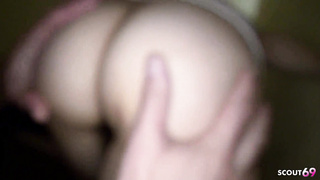 Une mature aux gros seins naturels séduit pour une baise infidèl