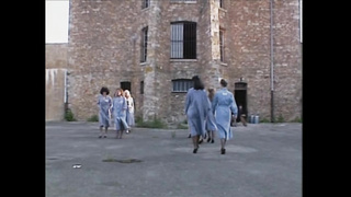 Etreintes  Prison De Femmes (720)