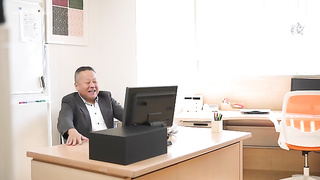 [DASS-829] I pass out drunk in front of my hated boss, leading to an unexpected shared room. we devo