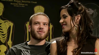 Divinebitches - 14855 Gia Dimarco et Jesse Carl - Gia Dimarco se fait baiser et donne une fellation