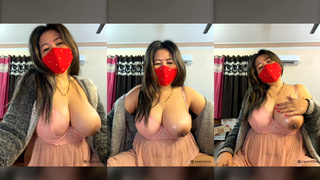 88pink Delhi ke Nepali Randi bhabhi ka 18 jan Morning one boobs open show part 2