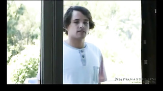 Nina Elle Hijo busca madre Masajista y terminan cogiendo sub