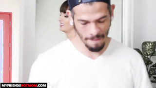 Mom porn (2019) Bambino