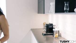 It's Babe first time in Hollywood and she is off to pursue her dream of being an actress