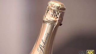 Older man fucks hot young girl xxx porn video 2021