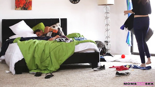 Your Stepmom Is Watching - S2:E5