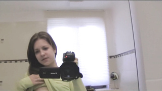 ella se graba jugando con su hermoso cuerpo