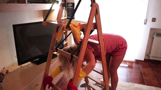 Please sir, help me, I got stuck in the ladder while cleaning