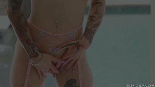 Dangerous Squirting Sensation Alternative Girl Shows Jules Her Talents