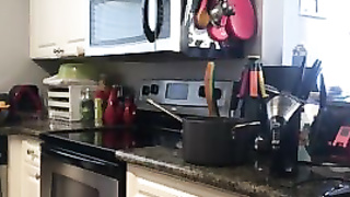 Sara jay cocina desnuda