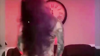 Tattoed babe in twiter