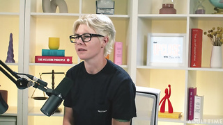 XXX orgasm Khloe Kingsley XXX