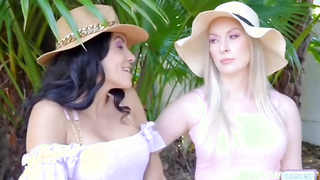 Sydney Paige, Sandy Love Las madrastras muestran a sus hijastros el significado de Pascua Sub