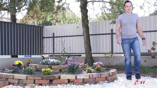 The gardener must satisfy horny Arwen