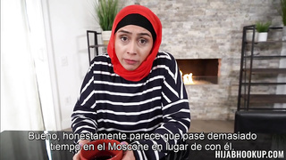 Lilly Hall - Hijastro engaña a su madrastra musulmana para follar sub esp