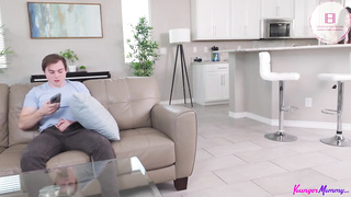 Ashley Wolf - Madrastra descubre a su hijastro tomándose fotos de su verga sub esp