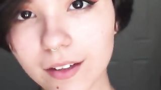 Cute Teen Shows her Fake Expression!