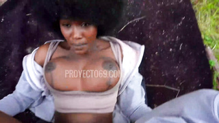 Rapidito en la calle con negra tetona y culona | Sub. Español 🇪🇸