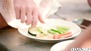 Reunión de amigas se vuelve trío sub.