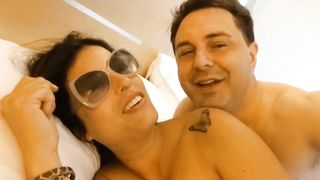 Sara Tommasi pompino ad Andrea Diprè con scopata e mestruazioni complete film HD 720p