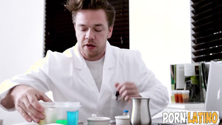 Mi hermanastra y mamá me ayudan con ereccion_ sub español