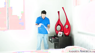 Ava agrada o amigo do filho