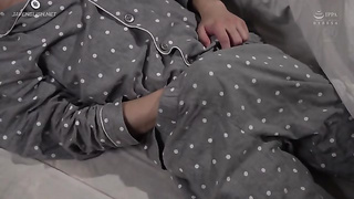 [JUQ-901] A mother-in-law endures the pleasure of drowning in silent ecstasy beside her husband. Aka 2 video