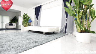 XXXie - Unbelievably hot Waitress on the couch