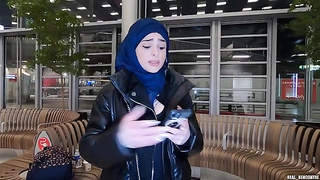 Mujer en hijab disfruta la polla negra -  xxx gratis