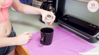 Mi hijastra me ayuda a corremer sub - Lexi Lore