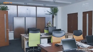 [JUQ-861] Married secretary, sweat and kissing filled with creampie sex in the presidents office. A