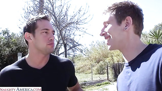 Ariella seduz dois homens bem gostosos