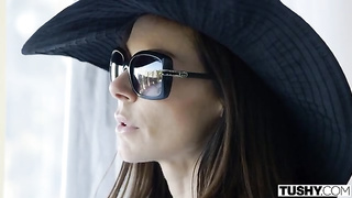 Kendra tem uma aula de sexo anal