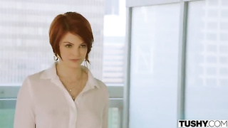 Bree é uma secretária gostosa