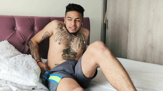 Madrastra Se Folla Su Hijastro Cuando Lo Encuentra Masturbándose En El Dormitorio