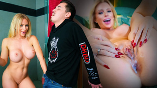 Stepmom Crosses The Line For Creampie