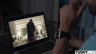 Monique é um objeto de prazer