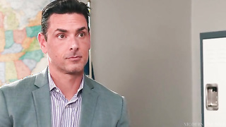 Novinha safada resolve perder a virgindade com o professor