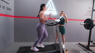 Säräh Äräbïc, Ëmbër Sñöw, Nïcöle Ärïa - Döublë Yöur Gãïns - FÜTÄ PORN