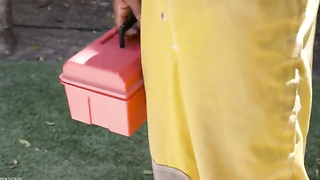 Hazel da o seu cuzinho pro encanador