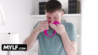 Kit Mercer y Lacy Lennon - Madrastra cachonda atrapa a su hijastra  teniendo sexo sub esp